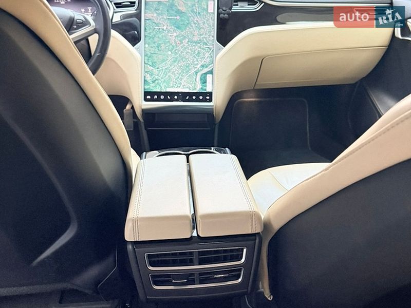 Ліфтбек Tesla Model S 2014 в Вижниці
