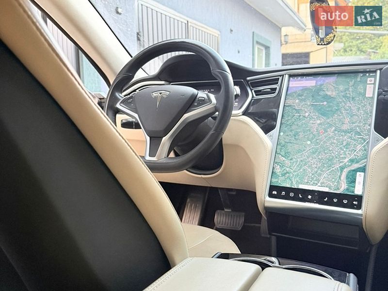 Ліфтбек Tesla Model S 2014 в Вижниці