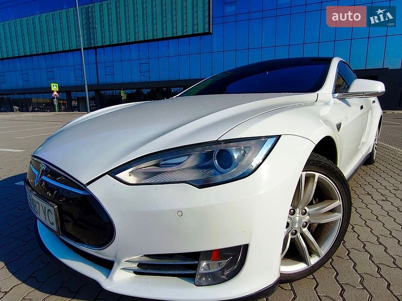 Tesla Model S 2014
