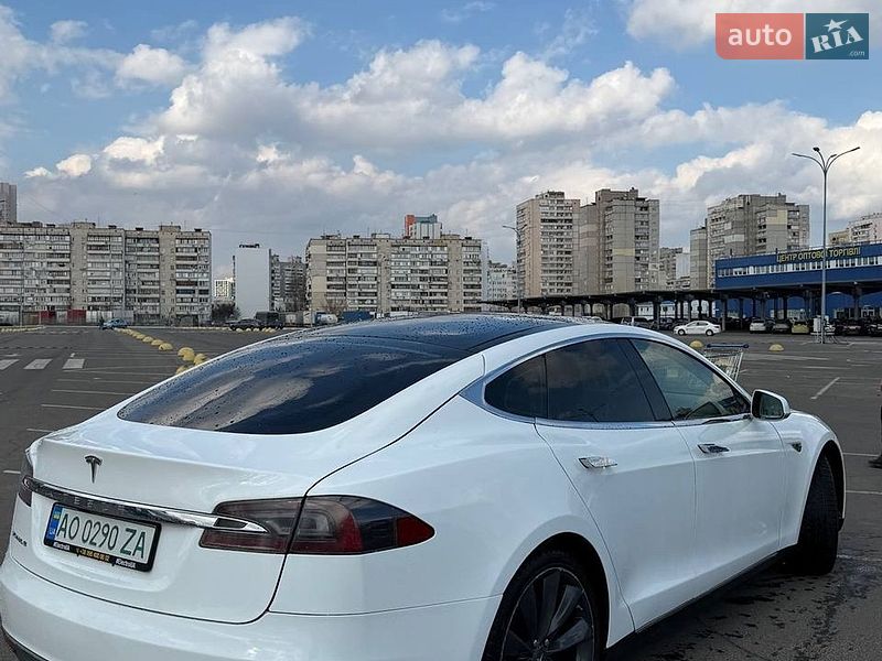 Ліфтбек Tesla Model S 2013 в Києві