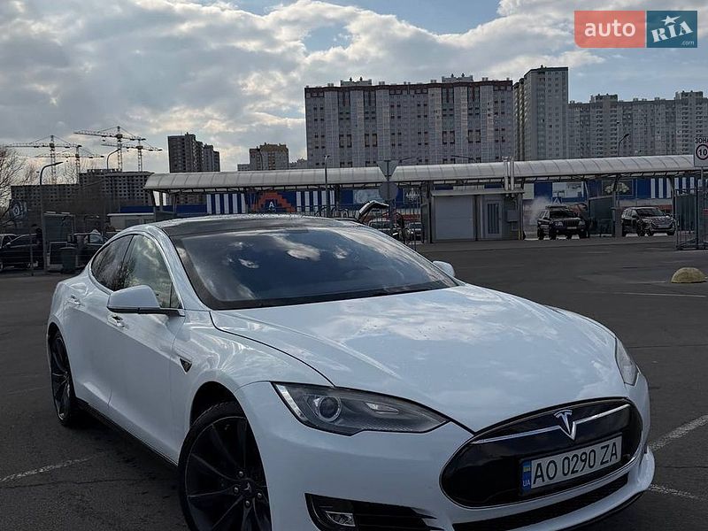 Ліфтбек Tesla Model S 2013 в Києві
