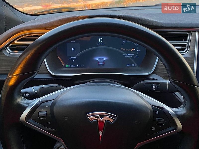 Лифтбек Tesla Model S 2015 в Владимире