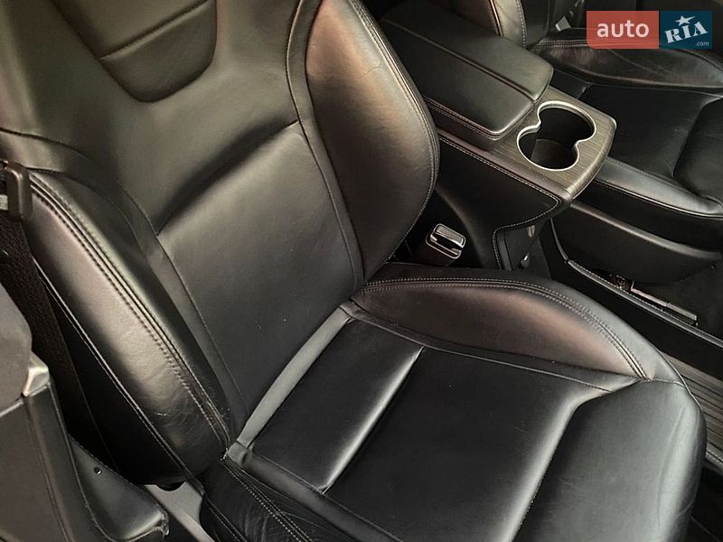 Лифтбек Tesla Model S 2015 в Владимире