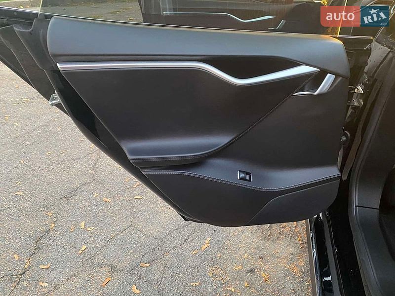Лифтбек Tesla Model S 2015 в Владимире
