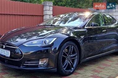 Ліфтбек Tesla Model S 2015 в Золочеві