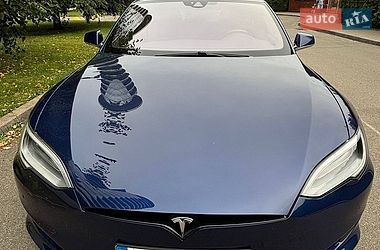 Лифтбек Tesla Model S 2016 в Киеве