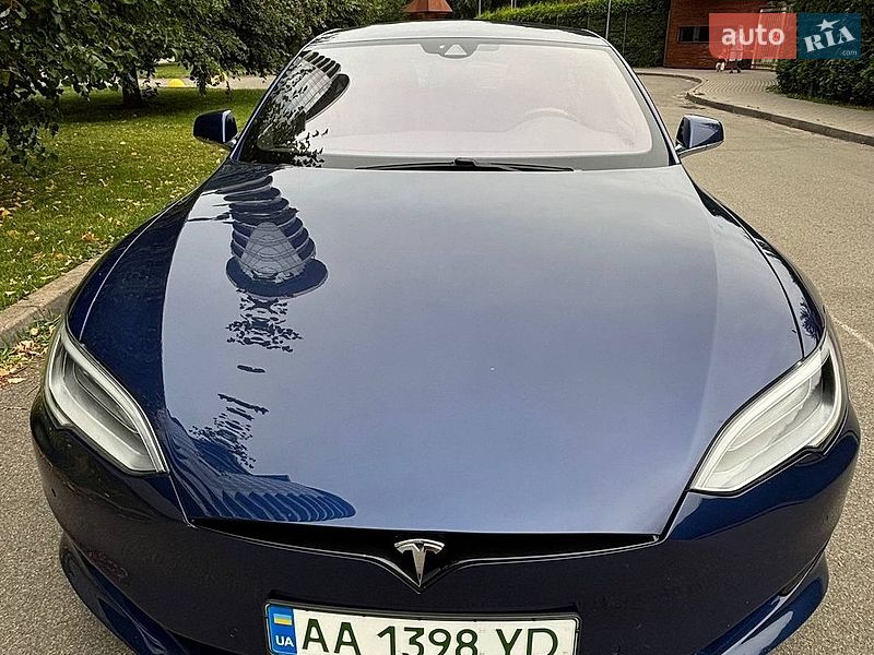 Лифтбек Tesla Model S 2016 в Киеве