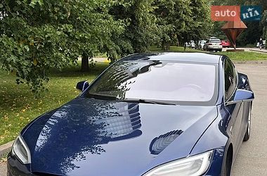 Лифтбек Tesla Model S 2016 в Киеве