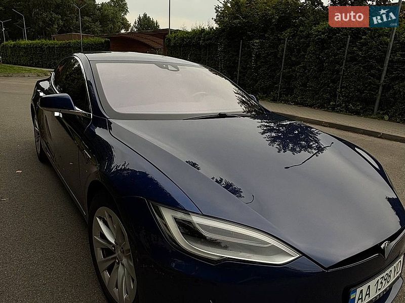 Лифтбек Tesla Model S 2016 в Киеве