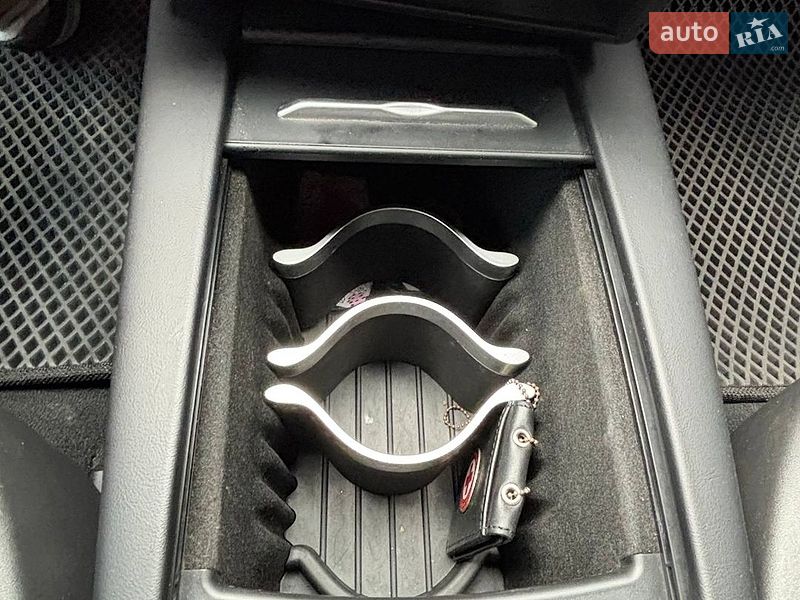Лифтбек Tesla Model S 2016 в Киеве