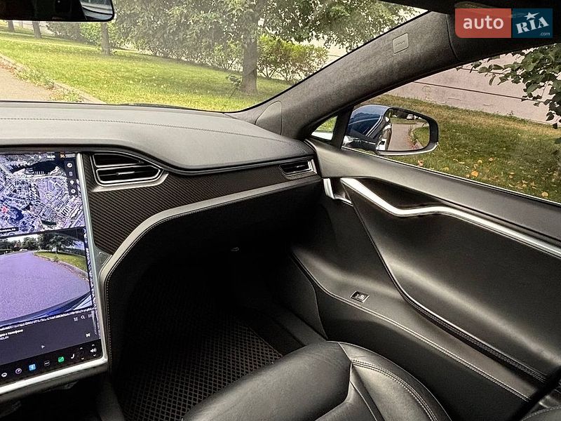 Лифтбек Tesla Model S 2016 в Киеве