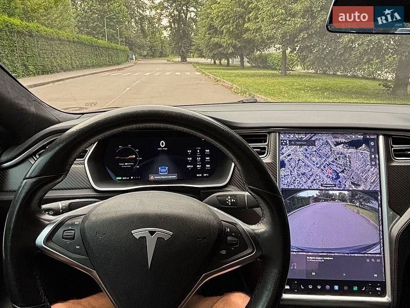 Лифтбек Tesla Model S 2016 в Киеве