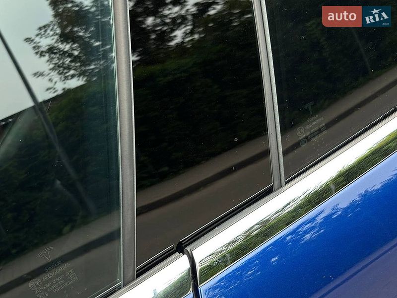Лифтбек Tesla Model S 2016 в Киеве