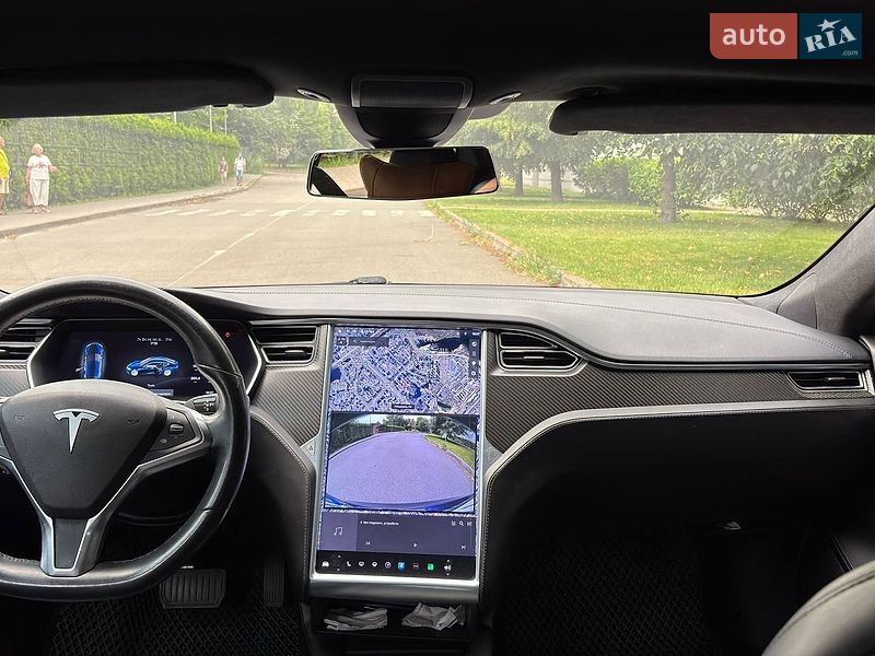 Лифтбек Tesla Model S 2016 в Киеве