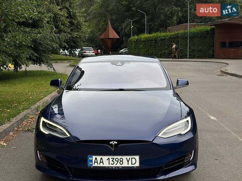 Лифтбек Tesla Model S 2016 в Киеве