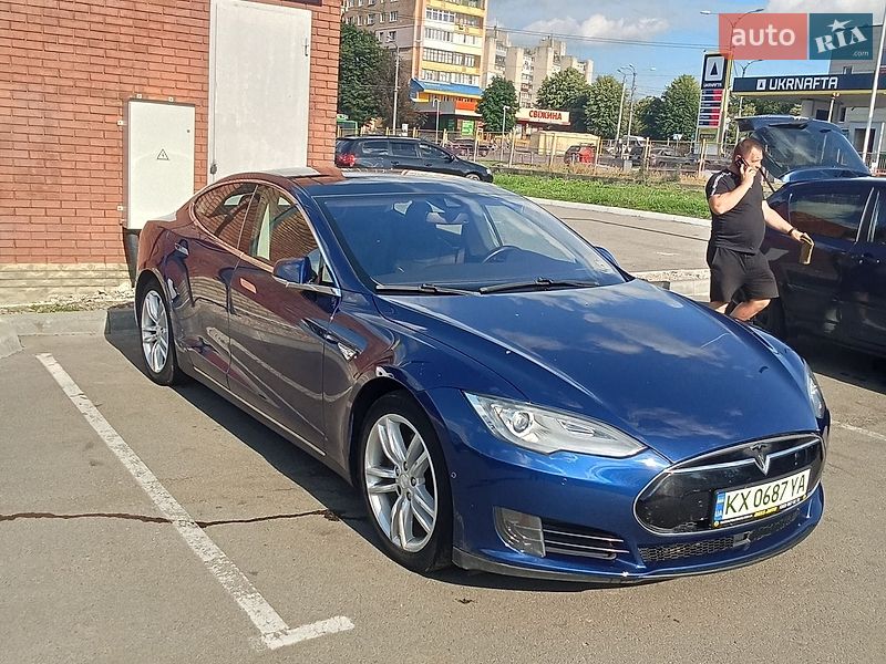 Лифтбек Tesla Model S 2015 в Харькове