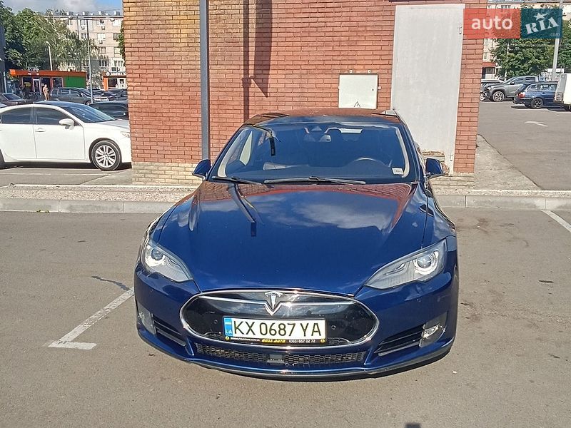 Лифтбек Tesla Model S 2015 в Харькове