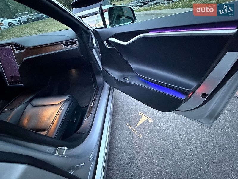 Лифтбек Tesla Model S 2017 в Киеве
