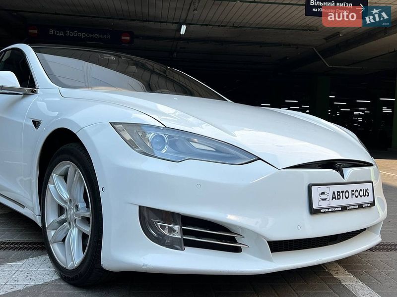 Лифтбек Tesla Model S 2015 в Киеве фото 4 Лифтбек Tesla Model S 2015 в Киеве