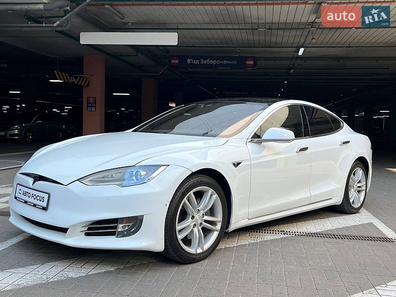 Лифтбек Tesla Model S 2015 в Киеве фото 3 Лифтбек Tesla Model S 2015 в Киеве