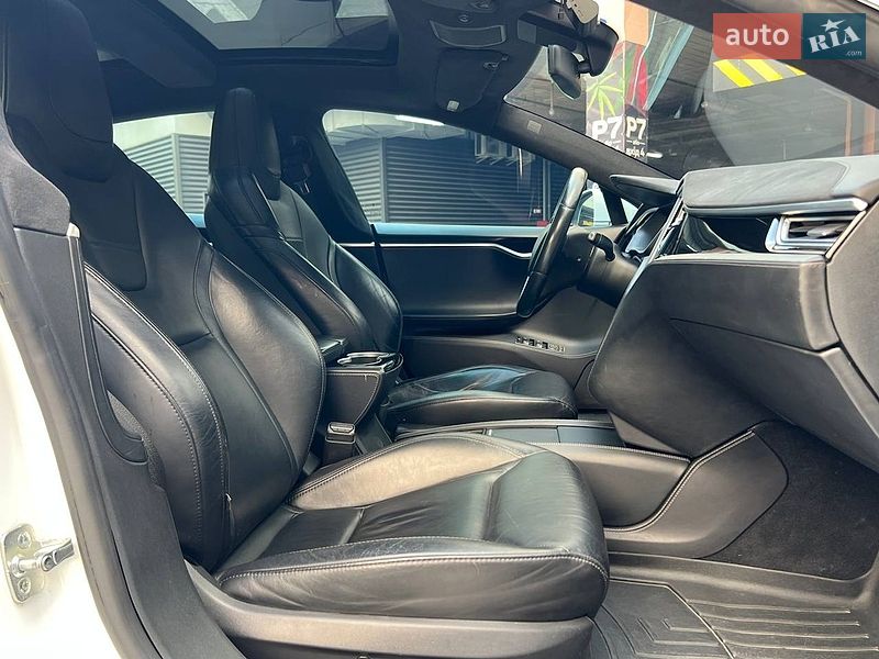Лифтбек Tesla Model S 2015 в Киеве фото 12 Лифтбек Tesla Model S 2015 в Киеве