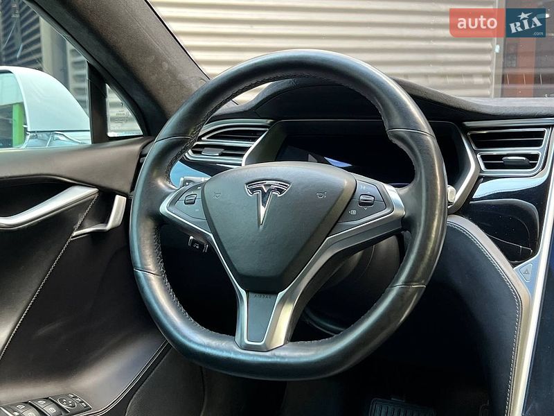 Лифтбек Tesla Model S 2015 в Киеве фото 13 Лифтбек Tesla Model S 2015 в Киеве
