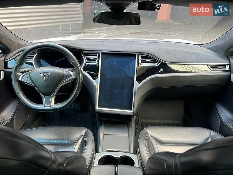 Лифтбек Tesla Model S 2015 в Киеве фото 14 Лифтбек Tesla Model S 2015 в Киеве