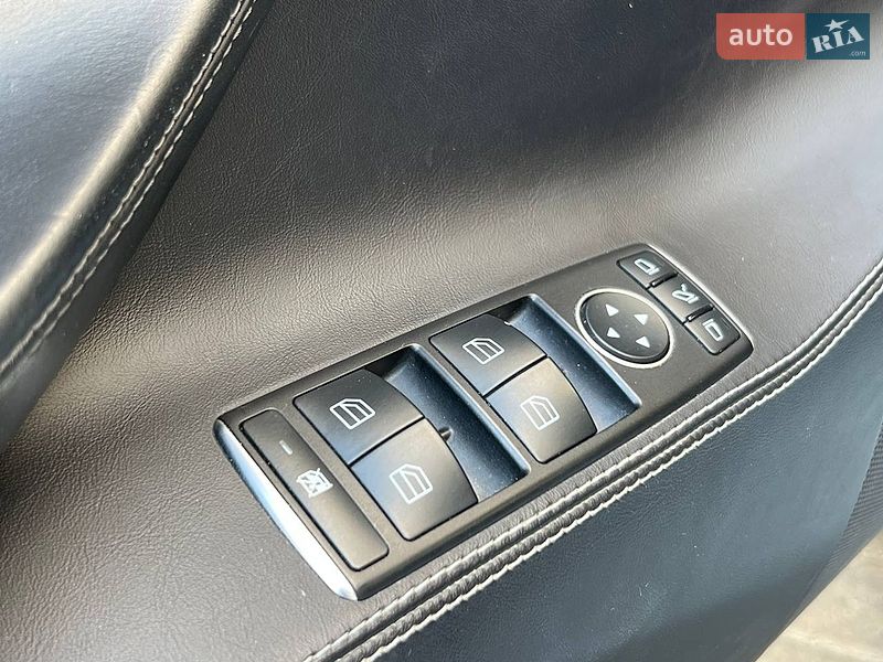 Лифтбек Tesla Model S 2015 в Киеве фото 20 Лифтбек Tesla Model S 2015 в Киеве