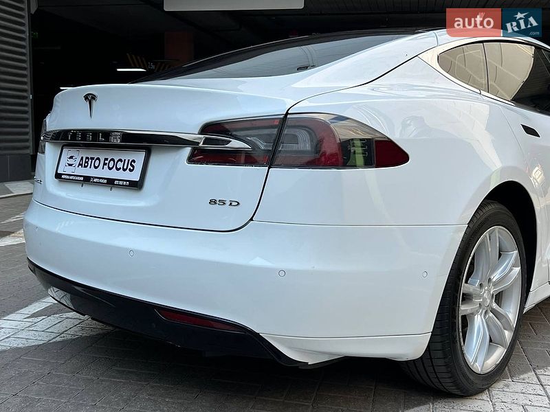 Лифтбек Tesla Model S 2015 в Киеве фото 8 Лифтбек Tesla Model S 2015 в Киеве