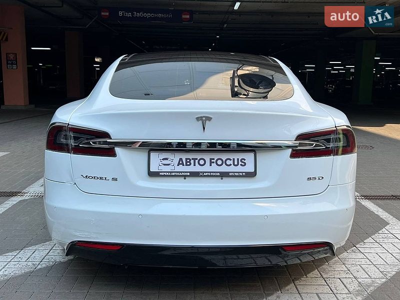 Лифтбек Tesla Model S 2015 в Киеве фото 6 Лифтбек Tesla Model S 2015 в Киеве