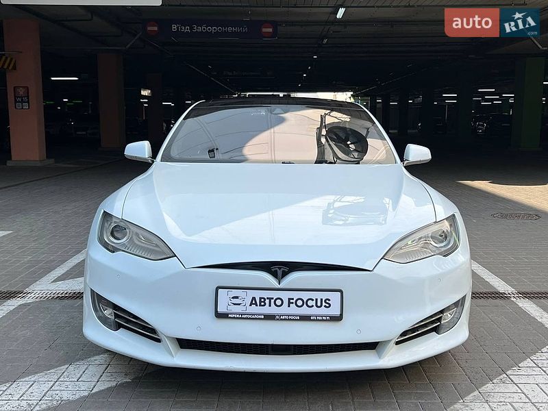 Лифтбек Tesla Model S 2015 в Киеве фото 2 Лифтбек Tesla Model S 2015 в Киеве