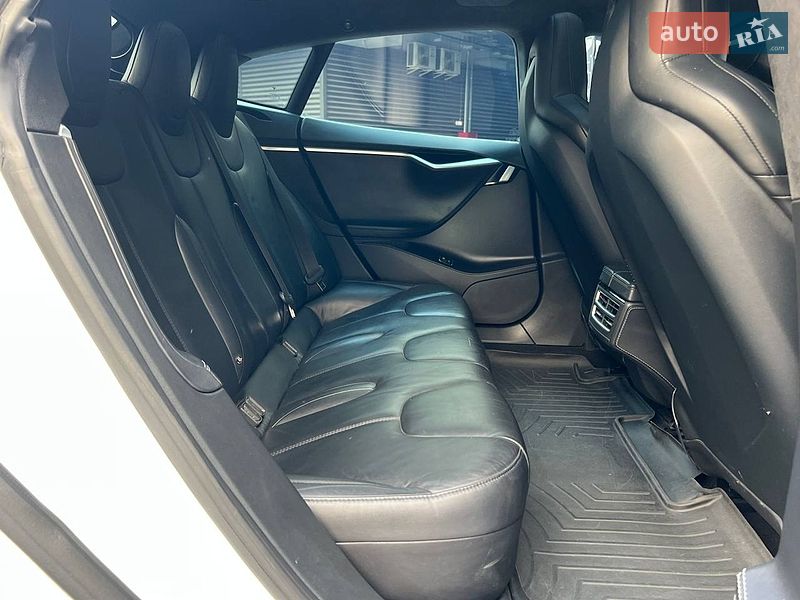 Лифтбек Tesla Model S 2015 в Киеве фото 11 Лифтбек Tesla Model S 2015 в Киеве