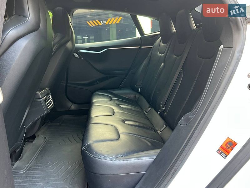 Лифтбек Tesla Model S 2015 в Киеве фото 10 Лифтбек Tesla Model S 2015 в Киеве