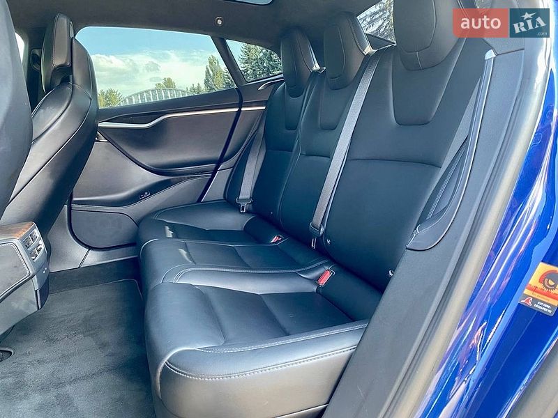 Лифтбек Tesla Model S 2017 в Киеве