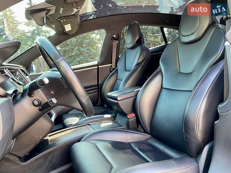 Лифтбек Tesla Model S 2017 в Киеве