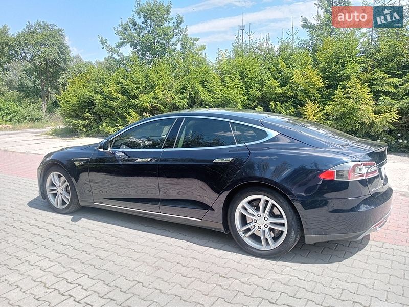 Ліфтбек Tesla Model S 2013 в Шепетівці