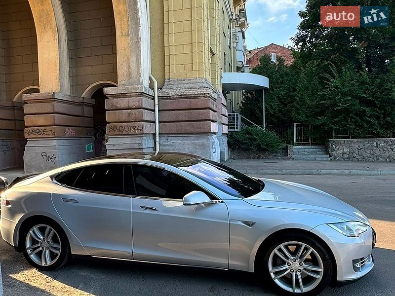 Лифтбек Tesla Model S 2013 в Киеве фото 2 Лифтбек Tesla Model S 2013 в Киеве