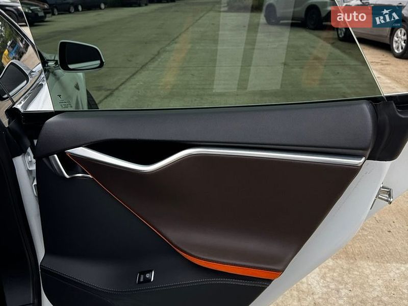 Ліфтбек Tesla Model S 2015 в Одесі