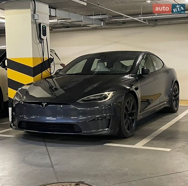 Tesla Model S 2021
