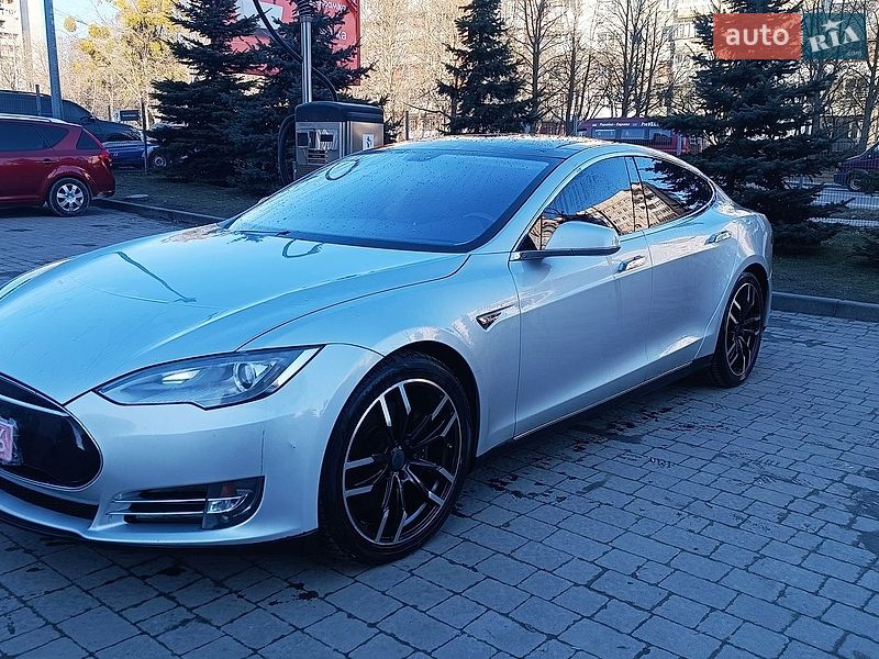 Tesla Model S 2013