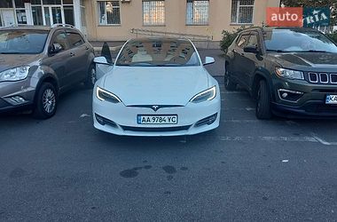 Ліфтбек Tesla Model S 2017 в Бородянці