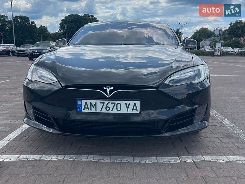 Лифтбек Tesla Model S 2016 в Житомире