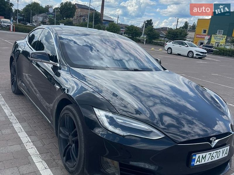Лифтбек Tesla Model S 2016 в Житомире