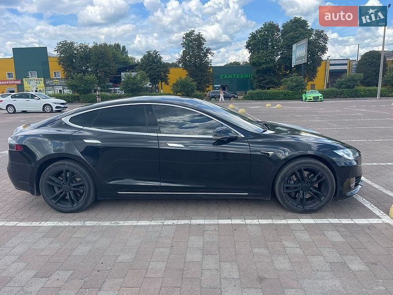 Лифтбек Tesla Model S 2016 в Житомире