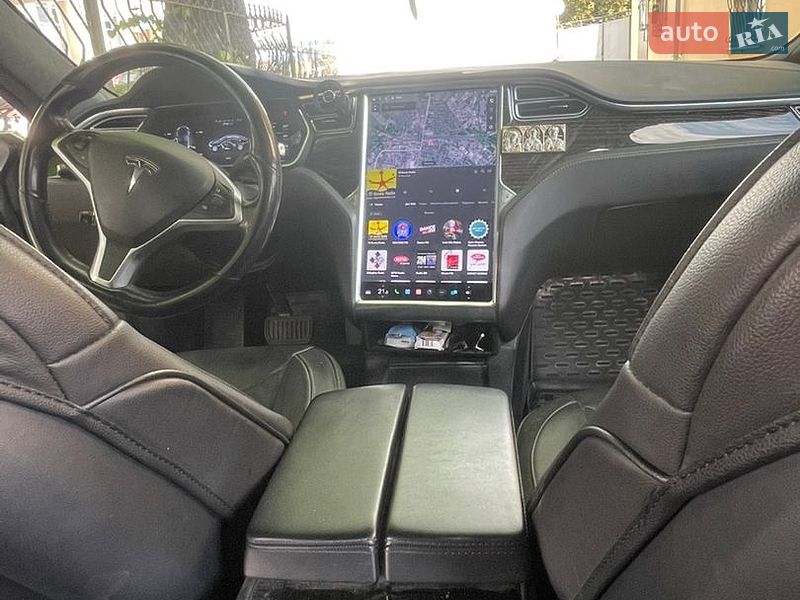Лифтбек Tesla Model S 2016 в Житомире