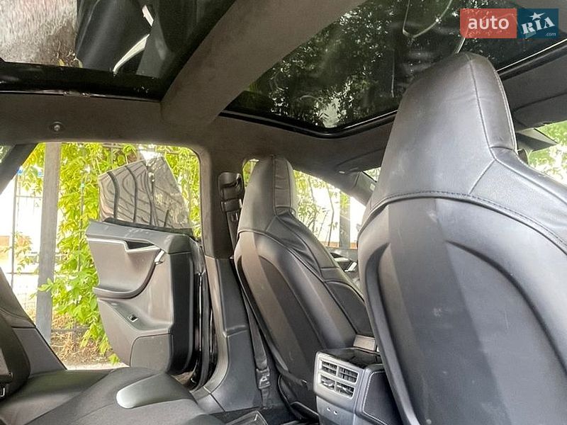 Лифтбек Tesla Model S 2016 в Житомире