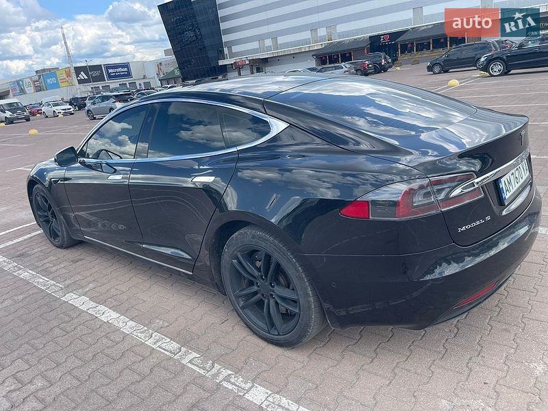 Лифтбек Tesla Model S 2016 в Житомире