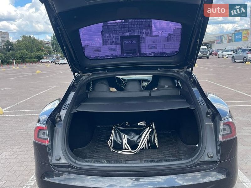 Лифтбек Tesla Model S 2016 в Житомире