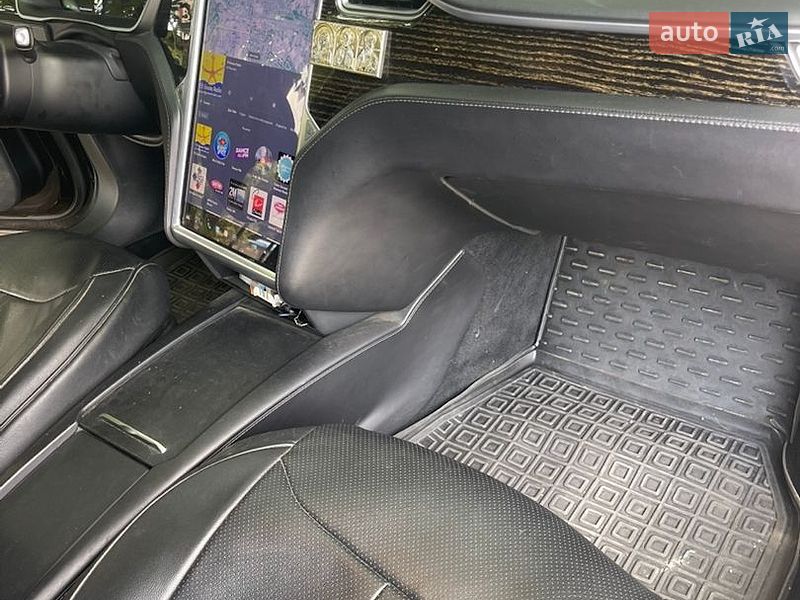 Лифтбек Tesla Model S 2016 в Житомире