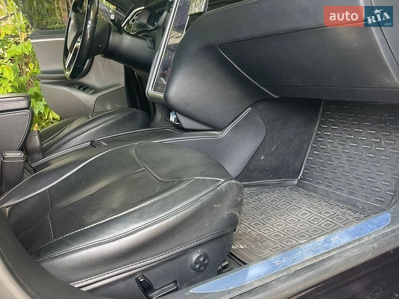 Лифтбек Tesla Model S 2016 в Житомире